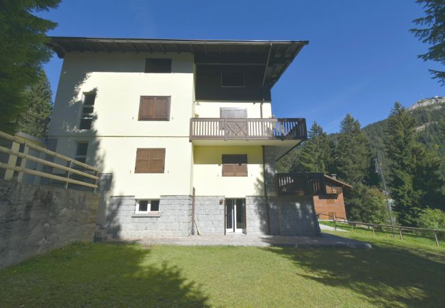 Appartamento a Madonna di Campiglio - Villa Emily Appartamento a Madonna di Campiglio - Villa Emily