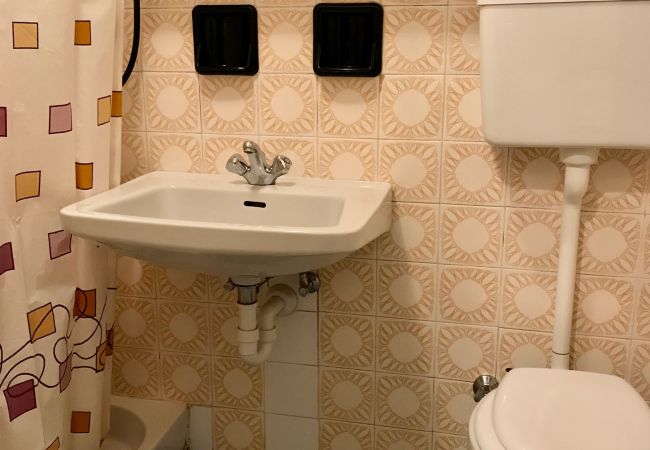 nardis-20-bagno-appartamento-affitto-Myhome-dolomiti appartamento-affitto-Madonna-di-Campiglio-Myhome-Dolomiti