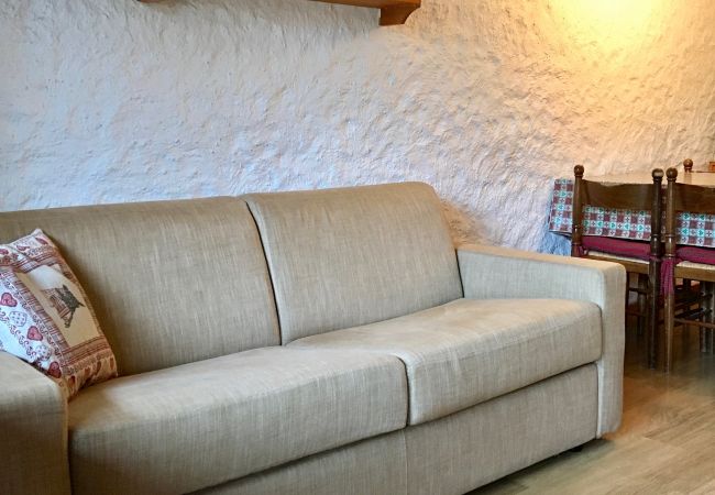 nardis-20-divano-letto-appartamento-affitto-Myhome-dolomiti appartamento-affitto-Madonna-di-Campiglio-Myhome-Dolomiti