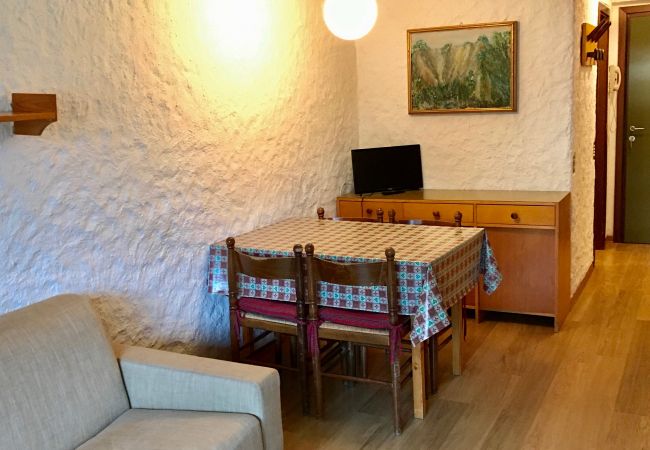 nardis-20-soggiorno-appartamento-affitto-Myhome-dolomiti appartamento-affitto-Madonna-di-Campiglio-Myhome-Dolomiti
