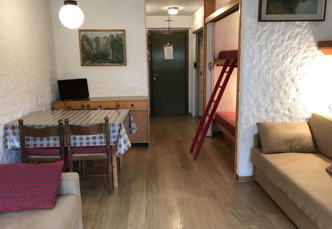 nardis-20-soggiorno-appartamento-affitto-Myhome-dolomiti appartamento-affitto-Madonna-di-Campiglio-Myhome-Dolomiti