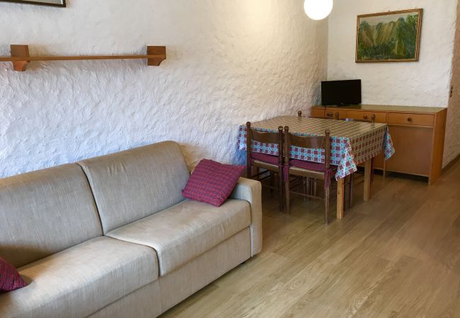 nardis-20-soggiorno-appartamento-affitto-Myhome-dolomiti appartamento-affitto-Madonna-di-Campiglio-Myhome-Dolomiti