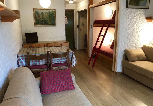nardis-20-soggiorno-appartamento-affitto-Myhome-dolomiti appartamento-affitto-Madonna-di-Campiglio-Myhome-Dolomiti