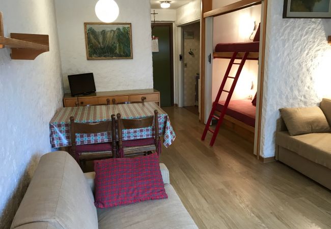 nardis-20-soggiorno-appartamento-affitto-Myhome-dolomiti appartamento-affitto-Madonna-di-Campiglio-Myhome-Dolomiti
