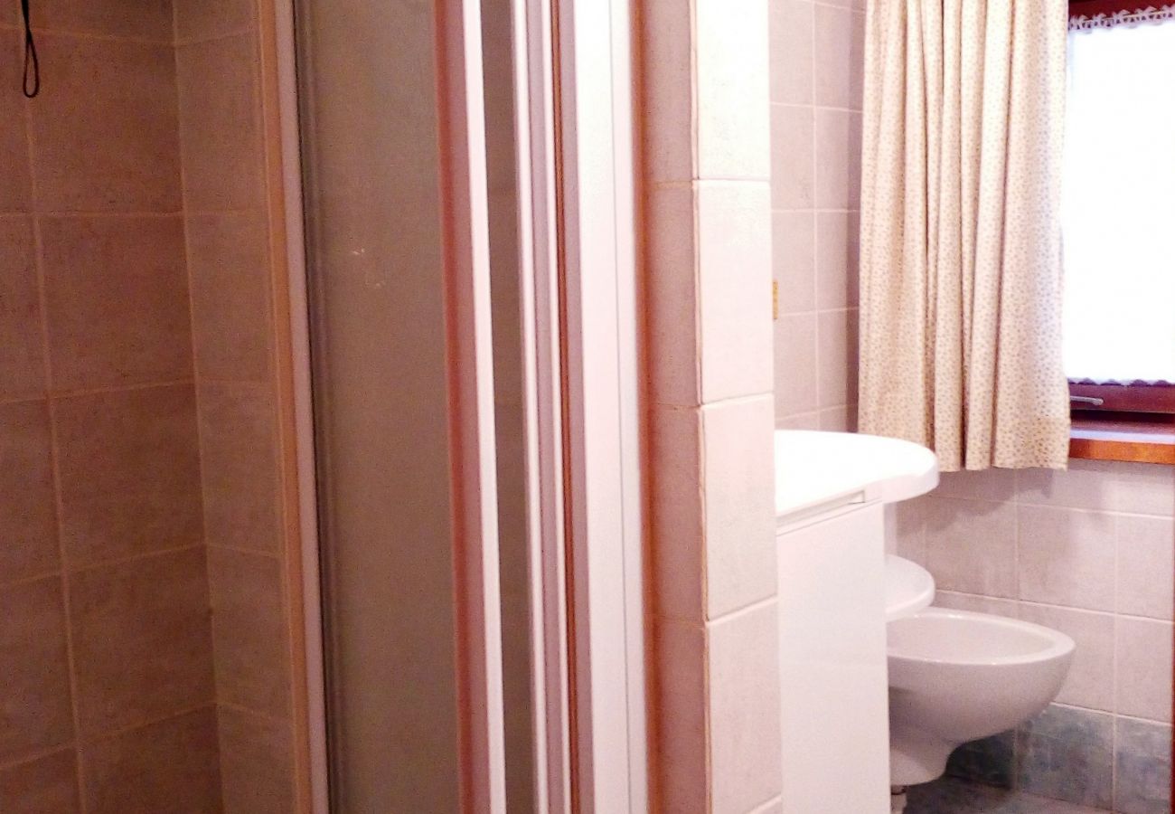 living-brenta-bagno-appartamento-affitto-Myhome-dolomiti appartamento-affitto-Madonna-di-Campiglio-Myhome-Dolomiti