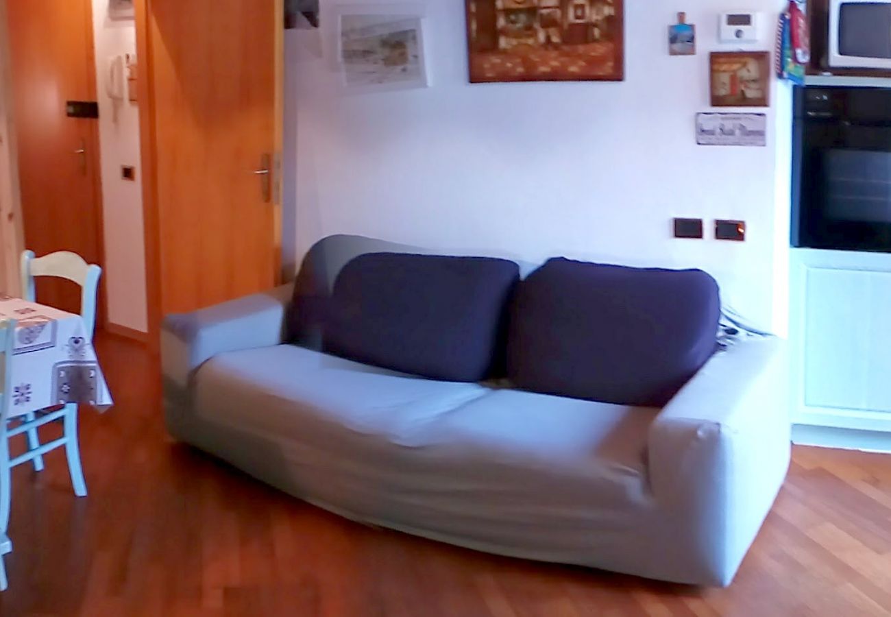 living-brenta-cucina-appartamento-affitto-Myhome-dolomiti appartamento-affitto-Madonna-di-Campiglio-Myhome-Dolomiti