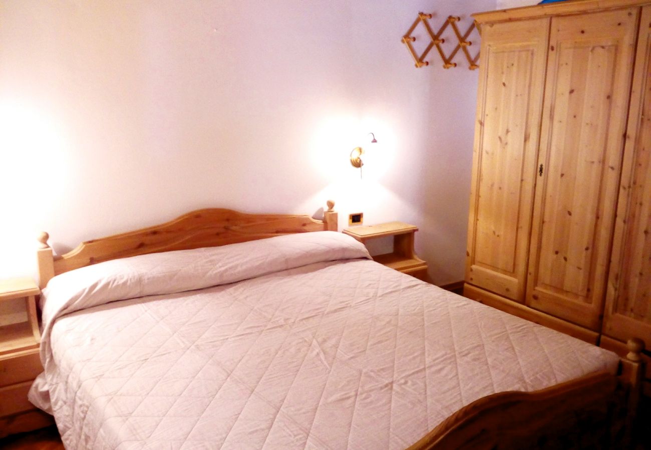 living-brenta-stanza-matrimoniale-appartamento-affitto-Myhome-dolomiti appartamento-affitto-Madonna-di-Campiglio-Myhome-Dolomiti