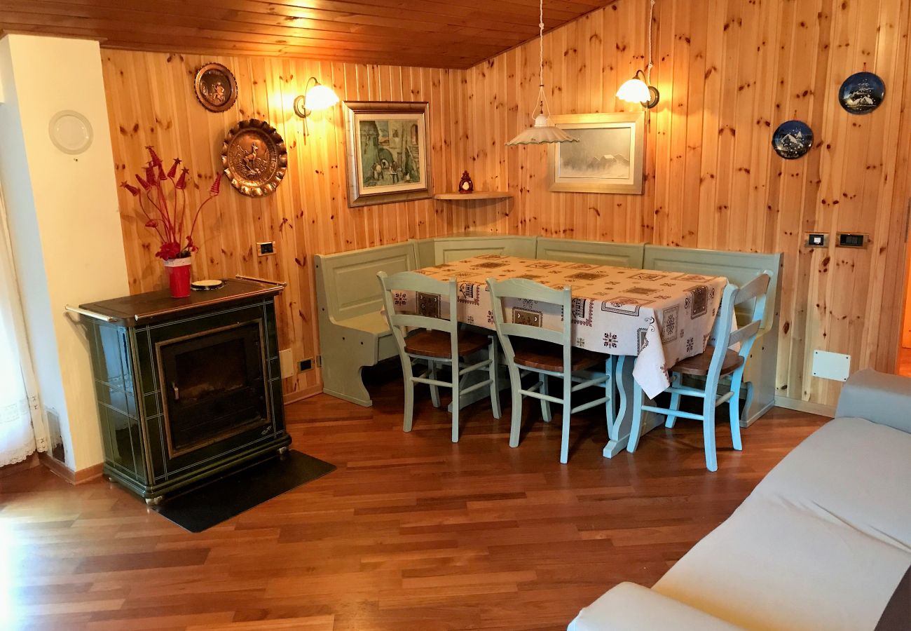 living-brenta-soggiorno-appartamento-affitto-Myhome-dolomiti appartamento-affitto-Madonna-di-Campiglio-Myhome-Dolomiti