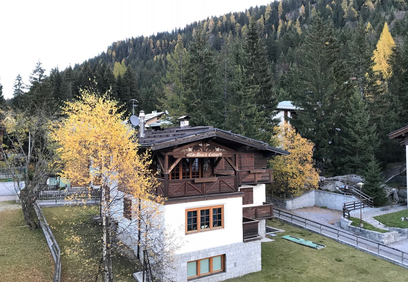 living-brenta-vista-balcone-appartamento-affitto-Myhome-dolomiti appartamento-affitto-Madonna-di-Campiglio-Myhome-Dolomiti