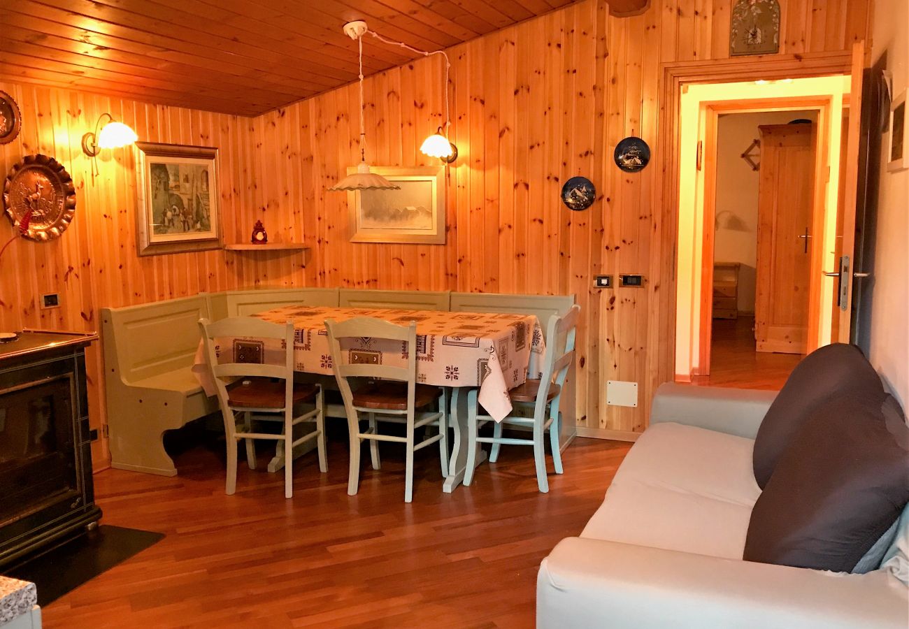 fevri-bilocale-bagno-appartamento-affitto-Myhome-dolomiti appartamento-affitto-Madonna-di-Campiglio-Myhome-Dolomiti