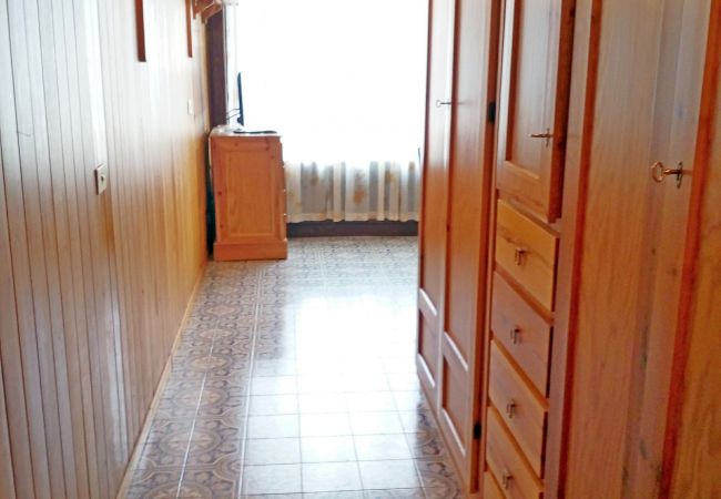 silvana-124-corridoio-armadi-appartamento-affitto-Myhome-dolomiti appartamento-affitto-Madonna-di-Campiglio-Myhome-Dolomiti