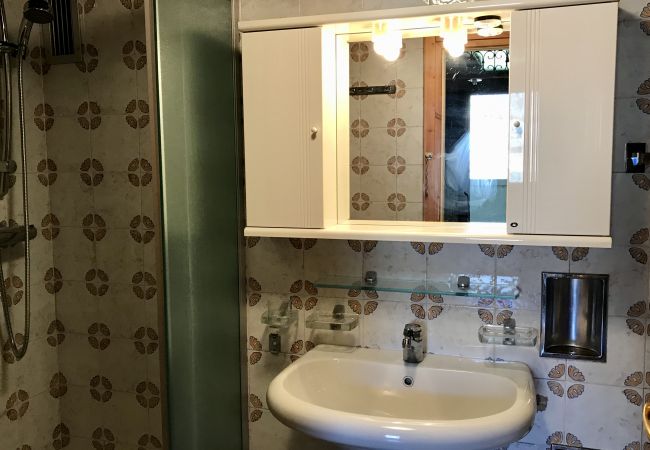 Silvana-bagno-appartamento-affitto-Madonna-di-Campiglio Bagno-appartamento-Silvana-affitto-Madonna-di-Campiglio