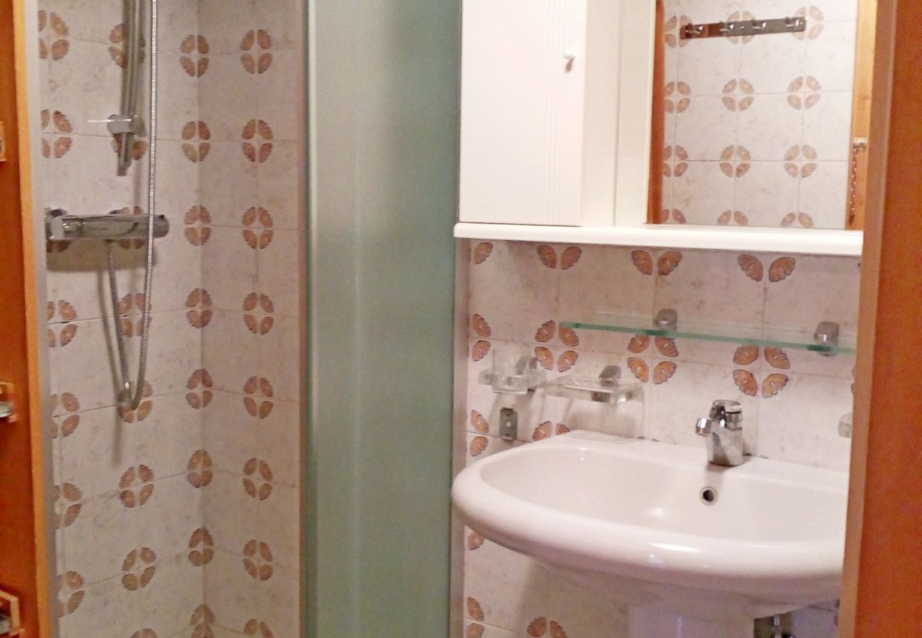 silvana-124-bagno-doccia-appartamento-affitto-Myhome-dolomiti appartamento-affitto-Madonna-di-Campiglio-Myhome-Dolomiti