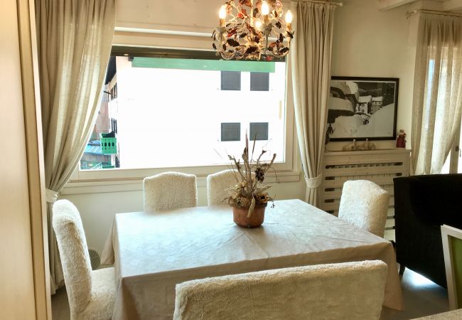 3-tre-Apartment-sala-da-pranzo-appartamento-myhome-dolomiti appartamento-affitto-Madonna-di-Campiglio-Myhome-Dolomiti