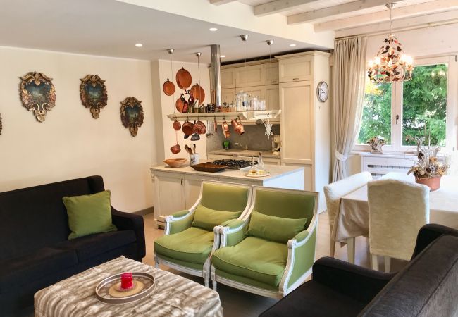 3-tre-Apartment-soggiorno-mansarda-affitto-Myhome-dolomiti appartamento-affitto-Madonna-di-Campiglio-Myhome-Dolomiti