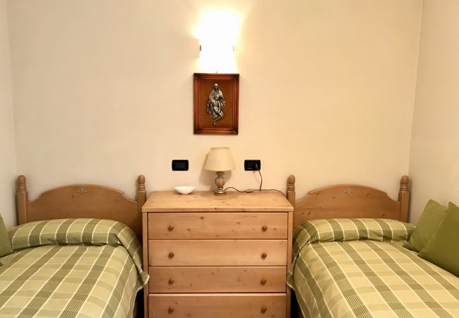 3-Tre-Apartment-Stanza-2-letti-singoli-appartamento-myhome-dolomiti appartamento-affitto-Madonna-di-Campiglio-Myhome-Dolomiti
