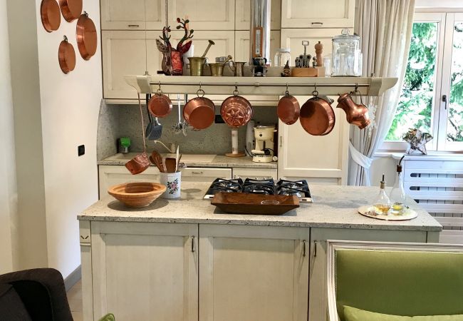 3-Tre-Apartment-cucina-appartamento-myhome-dolomiti appartamento-affitto-Madonna-di-Campiglio-Myhome-Dolomiti