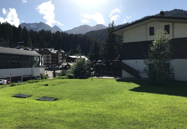3-Tre-giardino-appartamento-myhome-dolomiti appartamento-affitto-Madonna-di-Campiglio-Myhome-Dolomiti