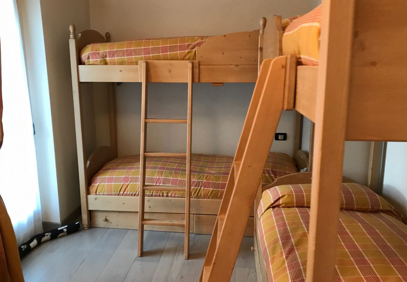 3-Tre-Apartment-Stanza-2-letti-a-castello-appartamento-myhome-dolomiti appartamento-affitto-Madonna-di-Campiglio-Myhome-Dolomiti