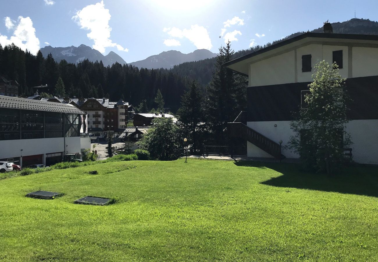 3-Tre-giardino-appartamento-myhome-dolomiti appartamento-affitto-Madonna-di-Campiglio-Myhome-Dolomiti