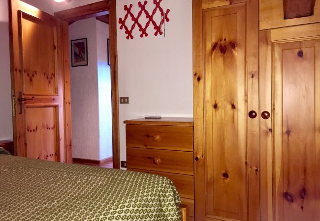 2-abeti-stanza-matrimoniale-appartamento-myhome-dolomiti appartamento-affitto-Madonna-di-Campiglio-Myhome-Dolomiti