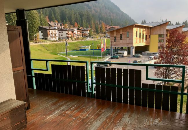 nardis-135-balcone-appartamento-affitto-Myhome-dolomiti appartamento-affitto-Madonna-di-Campiglio-Myhome-Dolomiti