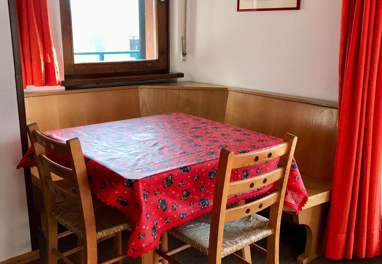 nardis-135-soggiorno-appartamento-affitto-Myhome-dolomiti appartamento-affitto-Madonna-di-Campiglio-Myhome-Dolomiti