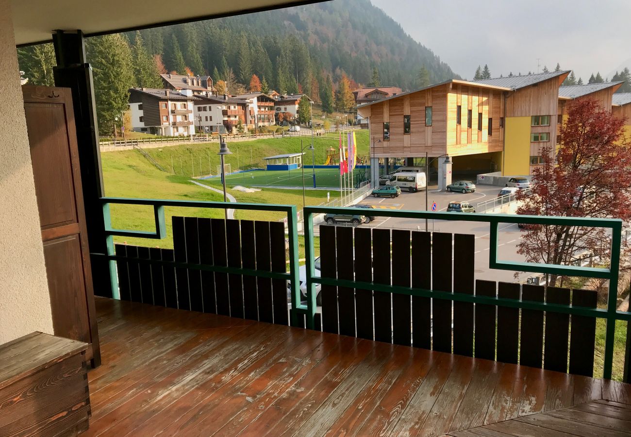 nardis-135-balcone-appartamento-affitto-Myhome-dolomiti appartamento-affitto-Madonna-di-Campiglio-Myhome-Dolomiti