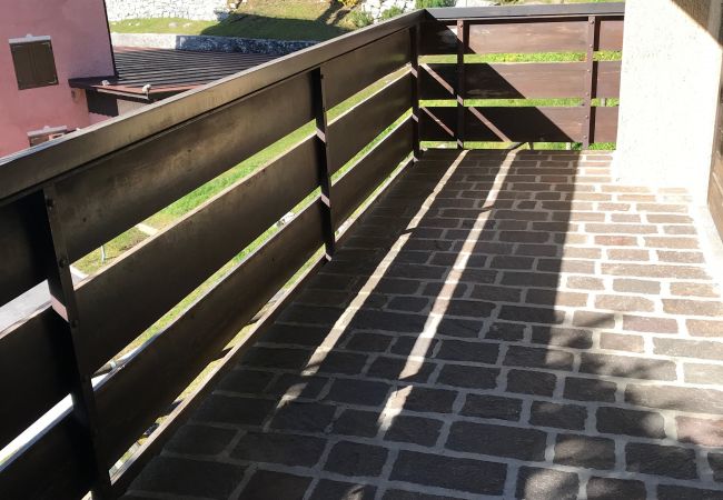 miralago-04-balcone-appartamento-affitto-Myhome-dolomiti appartamento-affitto-Madonna-di-Campiglio-Myhome-Dolomiti