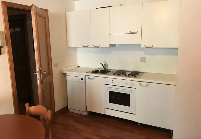 edith-07-soggiorno-appartamento-affitto-Myhome-dolomiti appartamento-affitto-Madonna-di-Campiglio-Myhome-Dolomiti