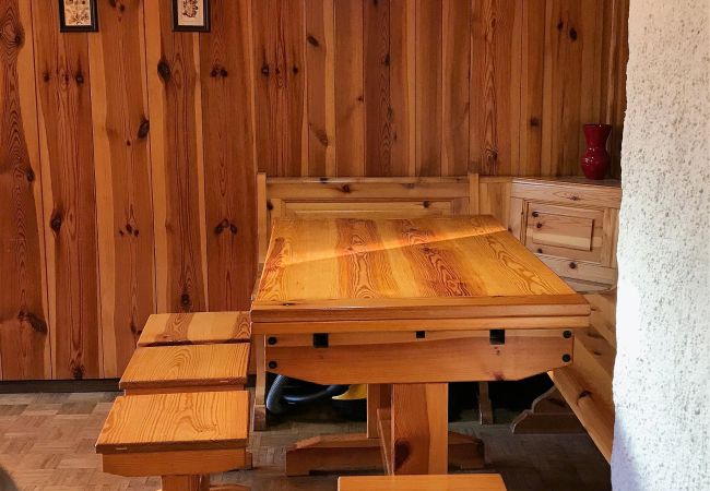 fevri-studio-zona-pranzo-appartamento-affitto-Myhome-dolomiti appartamento-affitto-Madonna-di-Campiglio-Myhome-Dolomiti