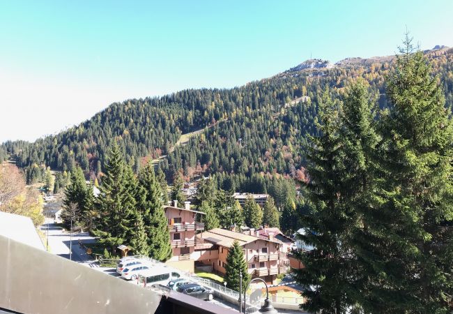 edith-06-Apartment-balcone-appartamento-myhome-dolomiti Appartamento-affitto-Madonna-di-Campiglio-Myhome-Dolomiti