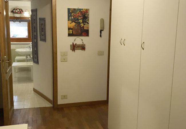 edith-Apartment-ingresso-appartamento-myhome-dolomiti appartamento-affitto-Madonna-di-Campiglio-Myhome-Dolomiti
