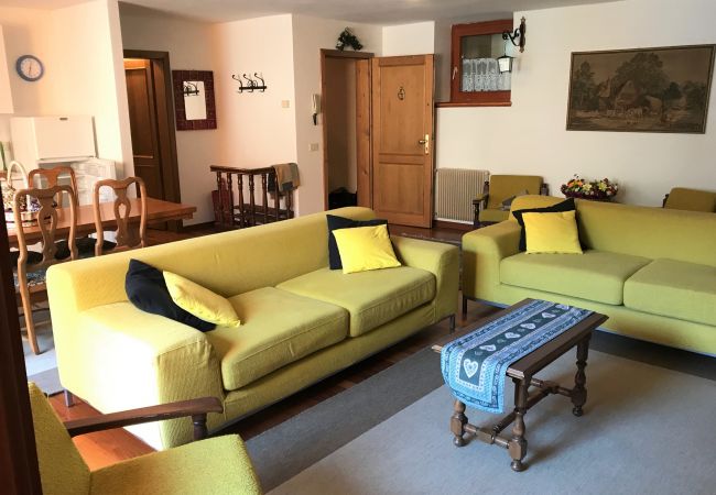 edith-17-soggiorno-appartamento-affitto-Myhome-dolomiti appartamento-affitto-Madonna-di-Campiglio-Myhome-Dolomiti
