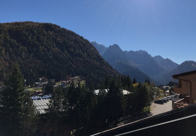 edith-17-Apartment-balcone-appartamento-myhome-dolomiti appartamento-affitto-Madonna-di-Campiglio-Myhome-Dolomiti