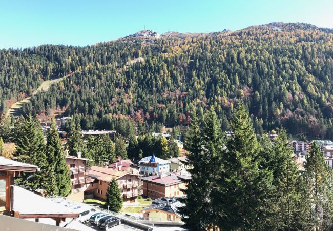 edith-17-Apartment-balcone-appartamento-myhome-dolomiti Appartamento-affitto-Madonna-di-Campiglio-Myhome-Dolomiti