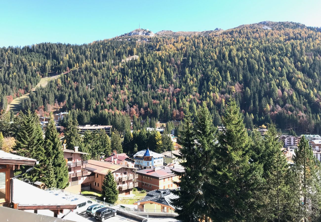 edith-17-Apartment-balcone-appartamento-myhome-dolomiti Appartamento-affitto-Madonna-di-Campiglio-Myhome-Dolomiti