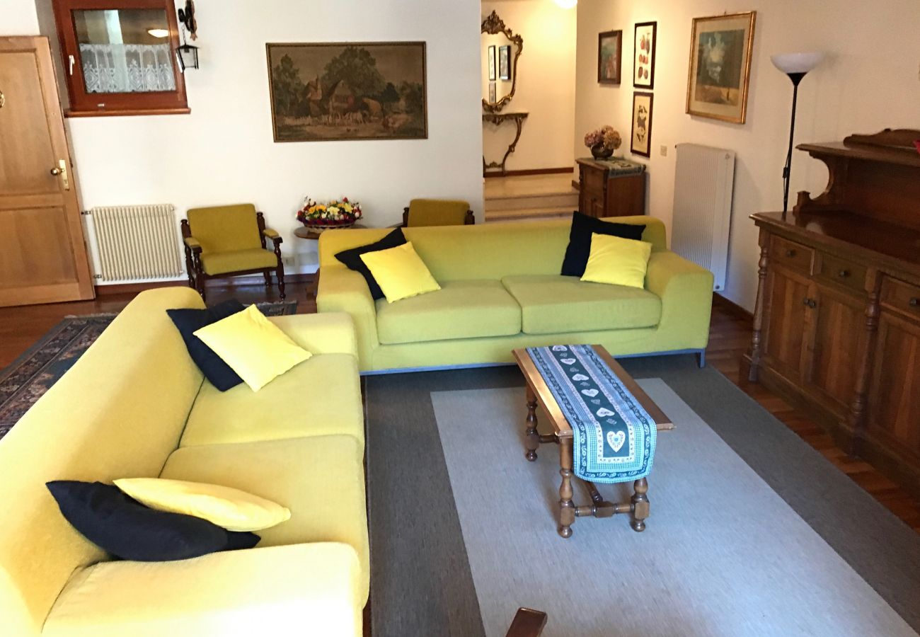 edith-17-soggiorno-appartamento-affitto-Myhome-dolomiti appartamento-affitto-Madonna-di-Campiglio-Myhome-Dolomiti