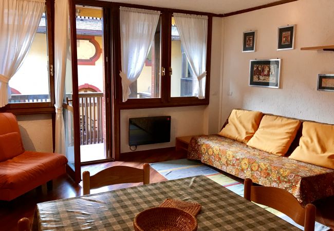 Des-Alpes-24-apartment-soggiorno-appartamento-affitto-Myhome-dolomiti appartamento-affitto-Madonna-di-Campiglio-Myhome-Dolomiti