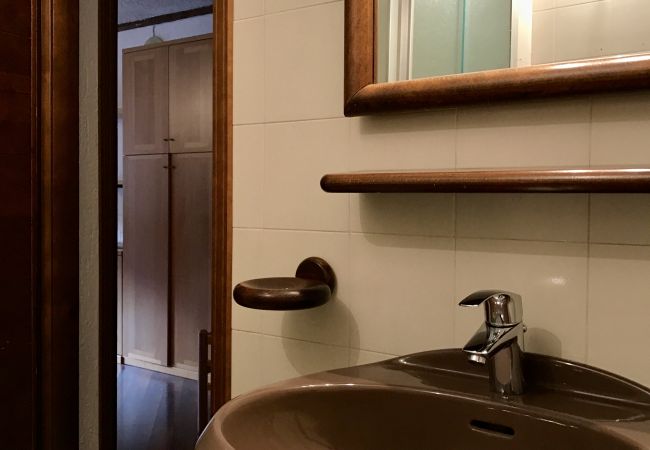 des-alpes-24-apartment-bagno-appartamento-myhome-dolomiti appartamento-affitto-Madonna-di-Campiglio-Myhome-Dolomiti