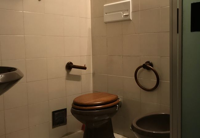 des-alpes-24-apartment-bagno-appartamento-myhome-dolomiti appartamento-affitto-Madonna-di-Campiglio-Myhome-Dolomiti