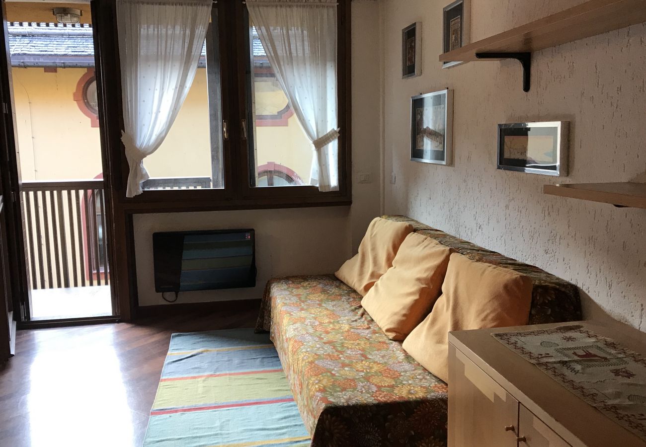 Des-Alpes-24-apartment-soggiorno-appartamento-affitto-Myhome-dolomiti appartamento-affitto-Madonna-di-Campiglio-Myhome-Dolomiti