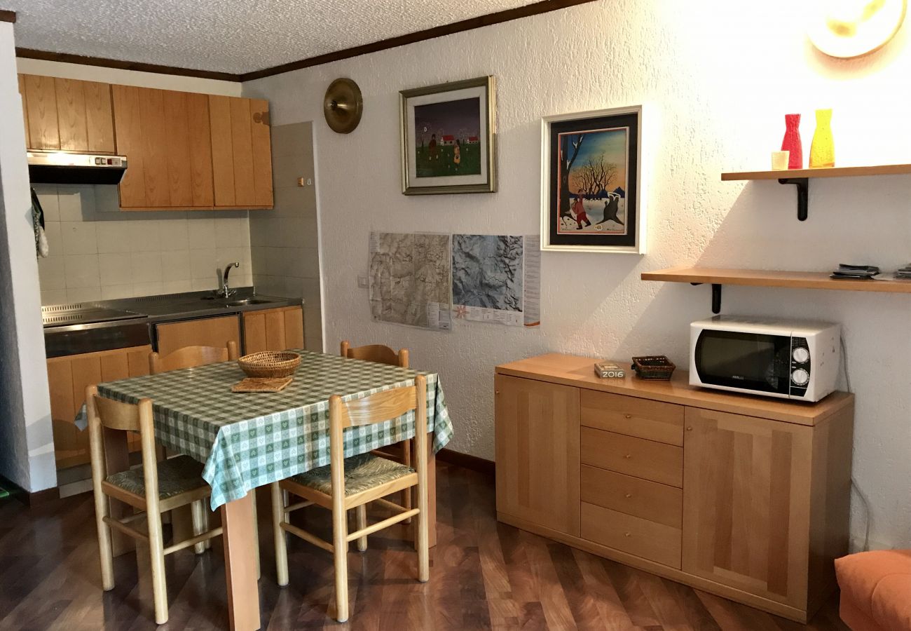 des-alpes-24-apartment-appartamento-soggiorno-vacanze-myhome-dolomiti appartamento-affitto-Madonna-di-Campiglio-Myhome-Dolomiti