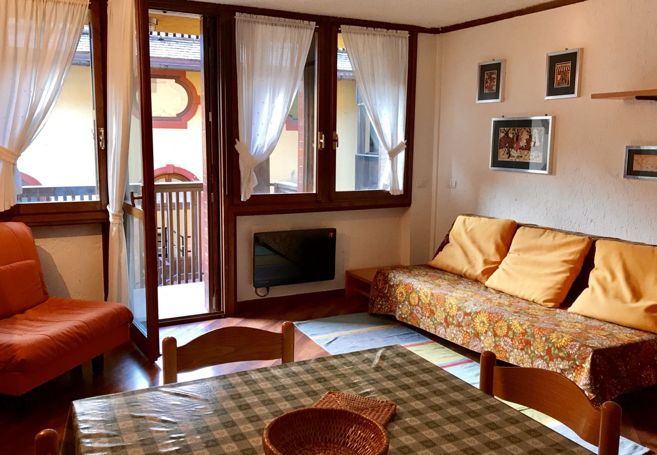 Des-Alpes-24-apartment-soggiorno-appartamento-affitto-Myhome-dolomiti appartamento-affitto-Madonna-di-Campiglio-Myhome-Dolomiti