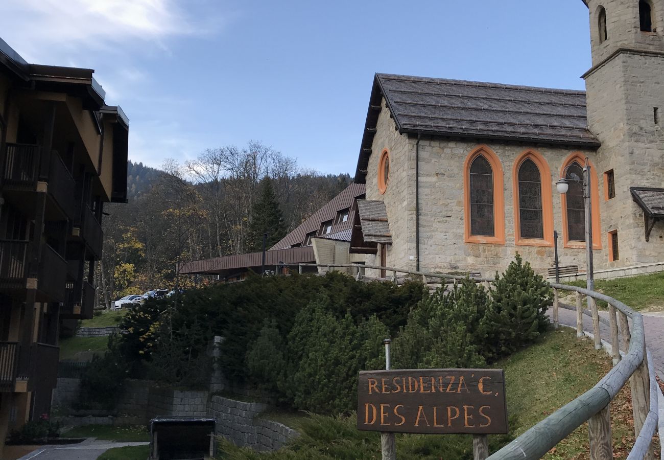 des-alpes-24-esterno-appartamento-affitto-Myhome-dolomiti appartamento-affitto-Madonna-di-Campiglio-Myhome-Dolomiti