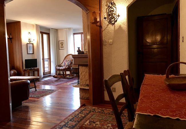 pramagnan-soggiorno-balcone-appartamento-affitto-Myhome-dolomiti appartamento-affitto-Madonna-di-Campiglio-Myhome-Dolomiti