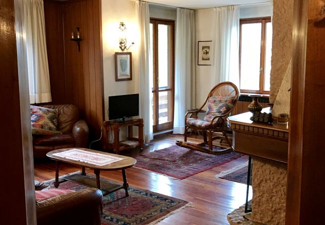 pramagnan-barat-soggiorno-appartamento-affitto-Myhome-dolomiti appartamento-affitto-Madonna-di-Campiglio-Myhome-Dolomiti