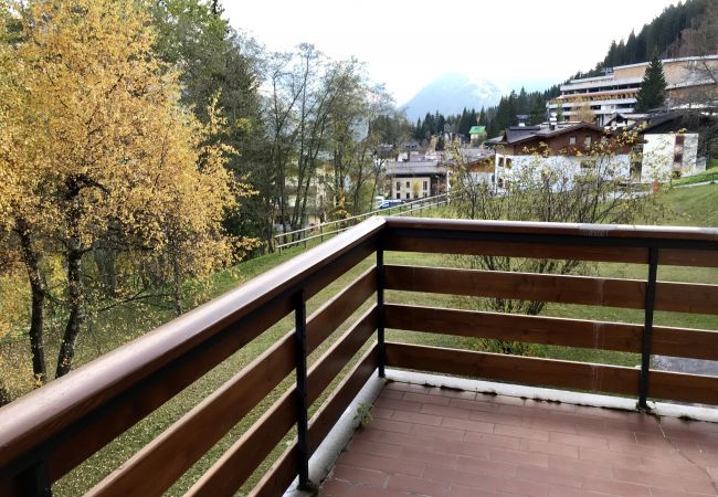 pramagnan-barat-balcone-appartamento-affitto-Myhome-dolomiti appartamento-affitto-Madonna-di-Campiglio-Myhome-Dolomiti