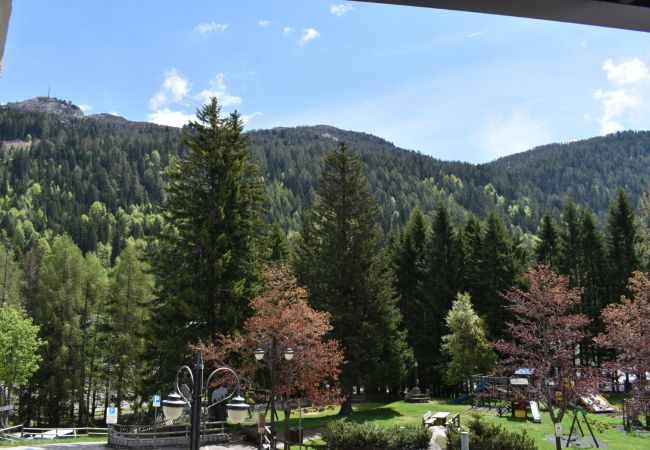 miralago-09-vista-balcone-appartamento-affitto-Myhome-dolomiti appartamento-affitto-Madonna-di-Campiglio-Myhome-Dolomiti