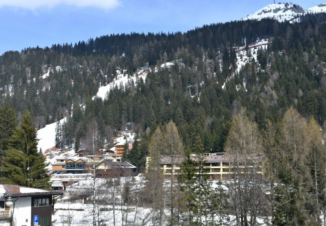 Appartamento a Madonna di Campiglio - MIRALAGO 09 APARTMENT Appartamento a Madonna di Campiglio - MIRALAGO 09 APARTMENT